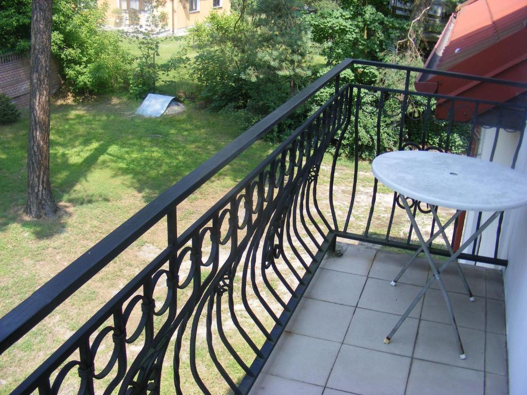 Sosnowy Dworek Apartment Józefów Екстериор снимка